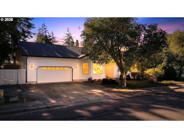 2284 21ST St, Florence, OR 97439