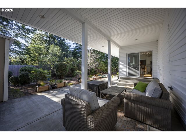 2284 21ST St, Florence, OR 97439