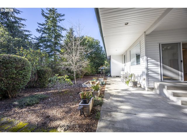 2284 21ST St, Florence, OR 97439