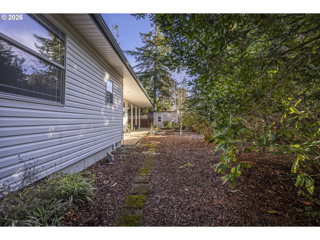 2284 21ST St, Florence, OR 97439