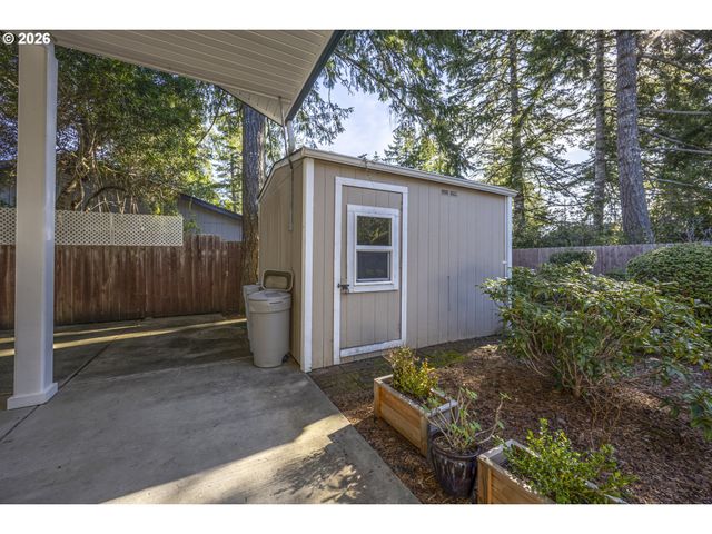 2284 21ST St, Florence, OR 97439