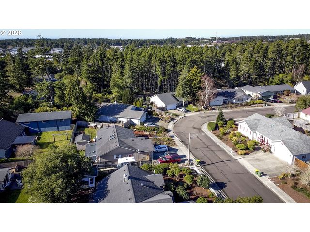 2284 21ST St, Florence, OR 97439