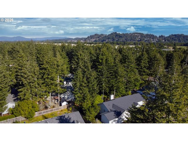 2284 21ST St, Florence, OR 97439