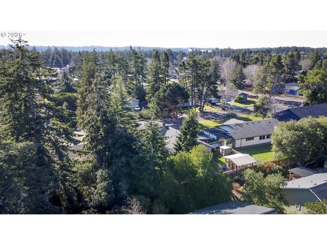 2284 21ST St, Florence, OR 97439