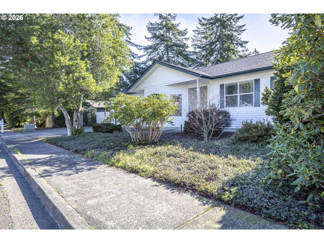2284 21ST St, Florence, OR 97439