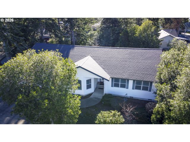 2284 21ST St, Florence, OR 97439