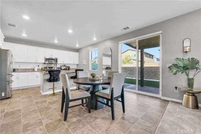 2493 Gunner Ridge Way, Rialto, CA 92377