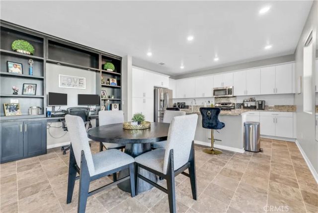 2493 Gunner Ridge Way, Rialto, CA 92377