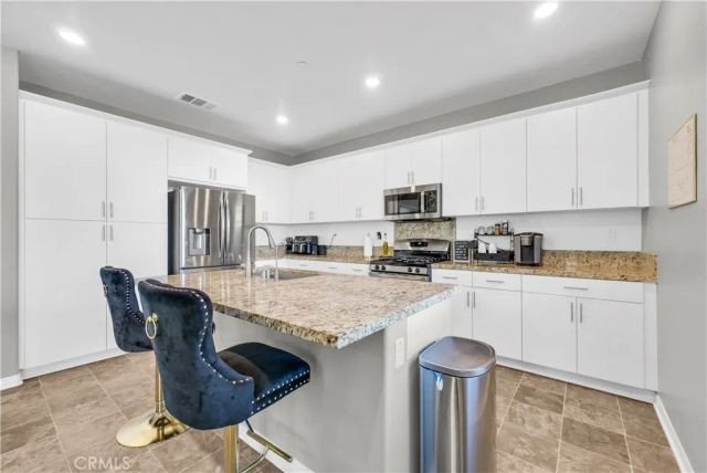 2493 Gunner Ridge Way, Rialto, CA 92377