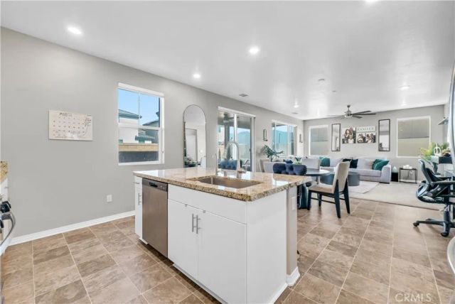 2493 Gunner Ridge Way, Rialto, CA 92377