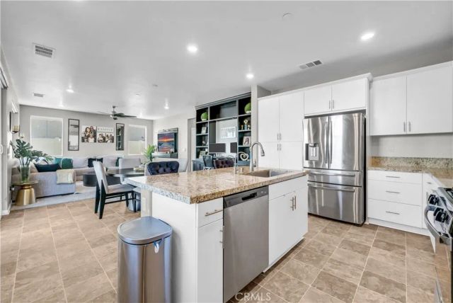 2493 Gunner Ridge Way, Rialto, CA 92377