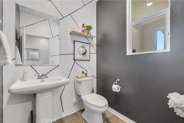 2493 Gunner Ridge Way, Rialto, CA 92377