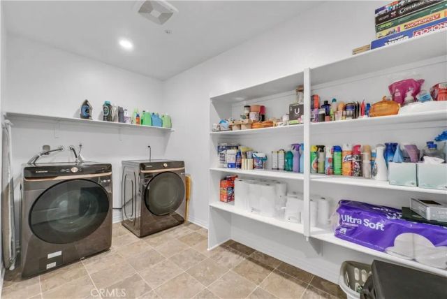 2493 Gunner Ridge Way, Rialto, CA 92377