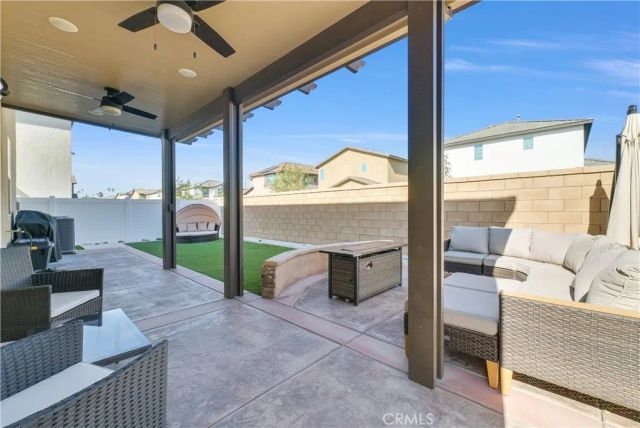 2493 Gunner Ridge Way, Rialto, CA 92377