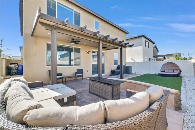 2493 Gunner Ridge Way, Rialto, CA 92377