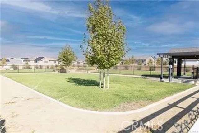 2493 Gunner Ridge Way, Rialto, CA 92377