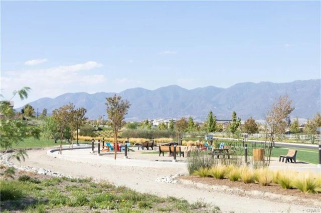 2493 Gunner Ridge Way, Rialto, CA 92377