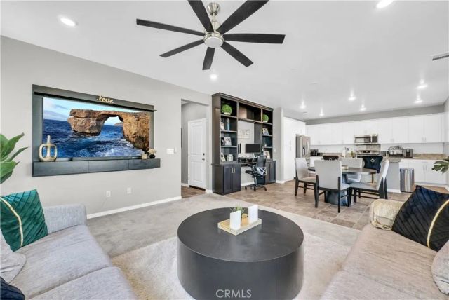 2493 Gunner Ridge Way, Rialto, CA 92377