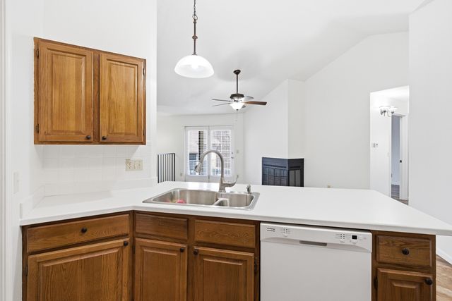 208 PARK DEVILLE PL, Columbia, MO 65203