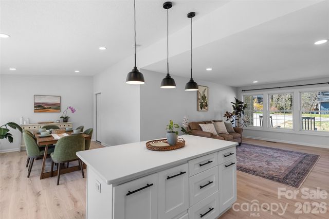 338 Hawthorne Drive, Brevard, NC 28712