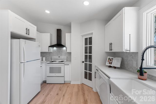 338 Hawthorne Drive, Brevard, NC 28712