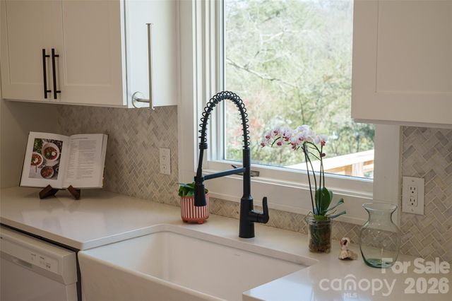 338 Hawthorne Drive, Brevard, NC 28712