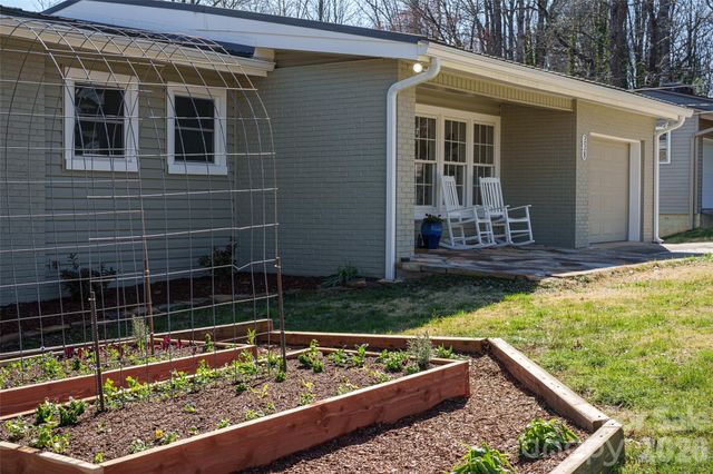 338 Hawthorne Drive, Brevard, NC 28712