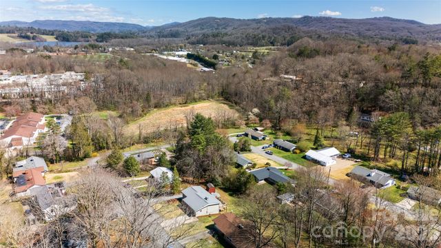 338 Hawthorne Drive, Brevard, NC 28712