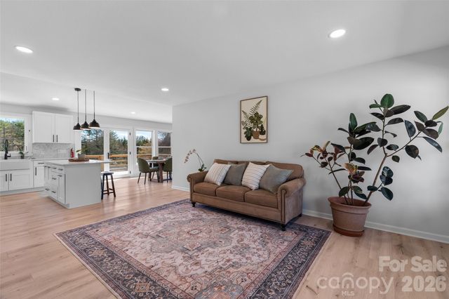 338 Hawthorne Drive, Brevard, NC 28712