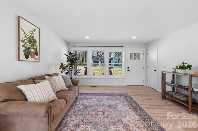 338 Hawthorne Drive, Brevard, NC 28712