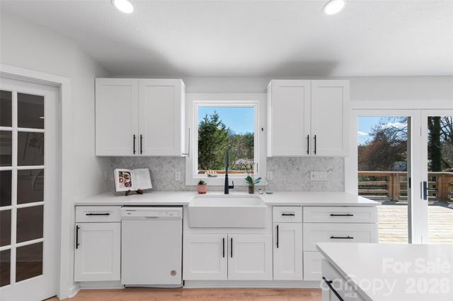 338 Hawthorne Drive, Brevard, NC 28712