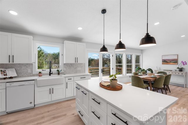 338 Hawthorne Drive, Brevard, NC 28712