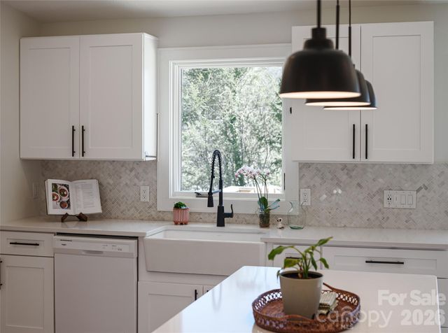 338 Hawthorne Drive, Brevard, NC 28712