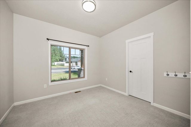 60841 Westview Dr, Nine Mile Falls, WA 99026
