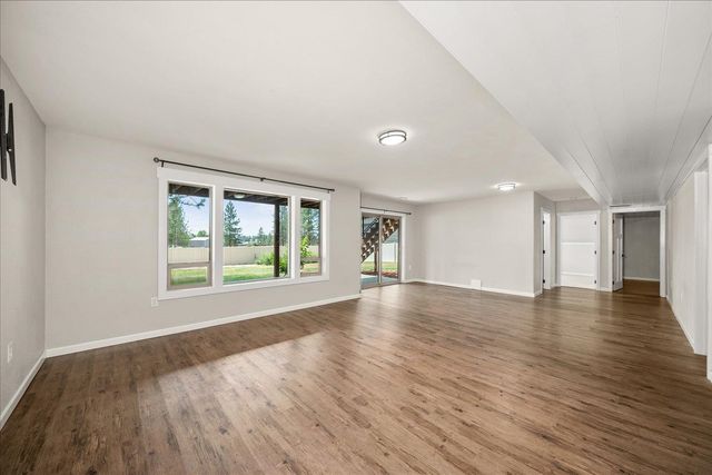 60841 Westview Dr, Nine Mile Falls, WA 99026