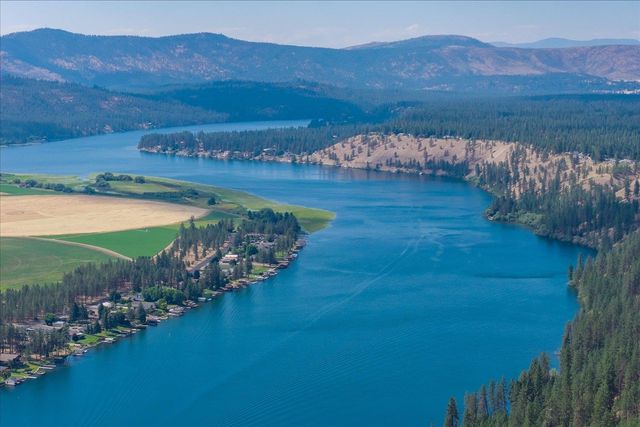 60841 Westview Dr, Nine Mile Falls, WA 99026