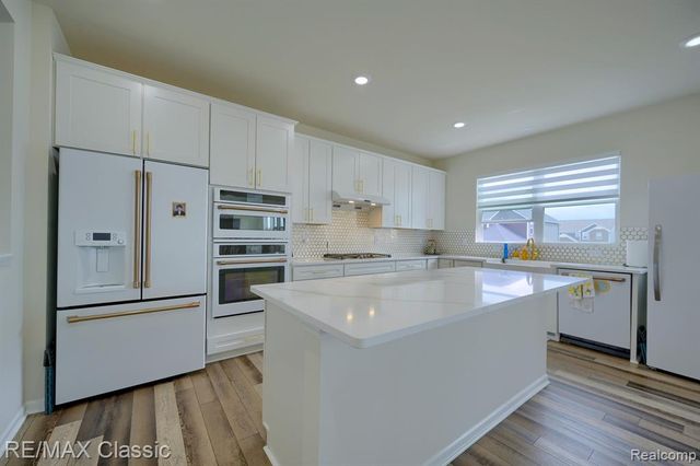 2785 Trillium Hills Drive, Commerce Twp, MI 48382