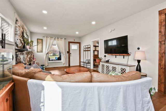 1896 N Douglas Avenue, Springfield, MO 65803