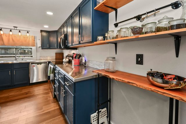 1896 N Douglas Avenue, Springfield, MO 65803