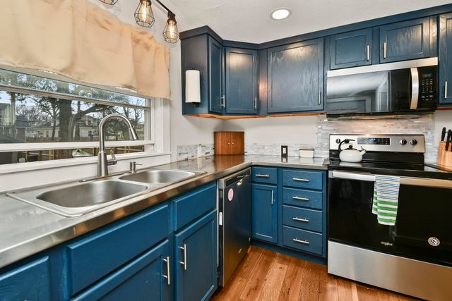 1896 N Douglas Avenue, Springfield, MO 65803