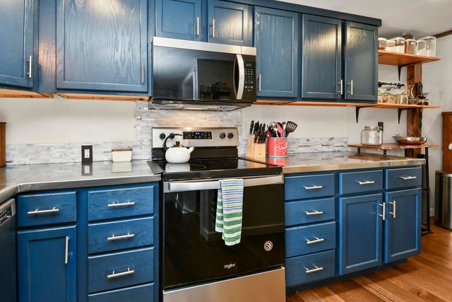 1896 N Douglas Avenue, Springfield, MO 65803