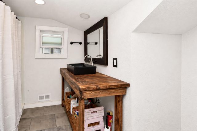 1896 N Douglas Avenue, Springfield, MO 65803