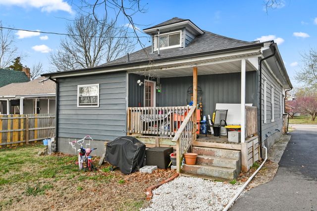 1896 N Douglas Avenue, Springfield, MO 65803