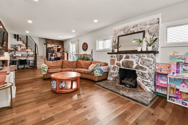 1896 N Douglas Avenue, Springfield, MO 65803