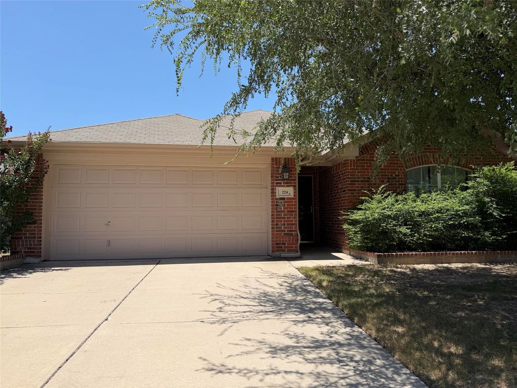 224 Spring Hollow Drive, Saginaw, TX 76131