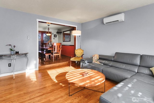 6105 139th Place SW, Edmonds, WA 98026