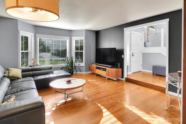 6105 139th Place SW, Edmonds, WA 98026