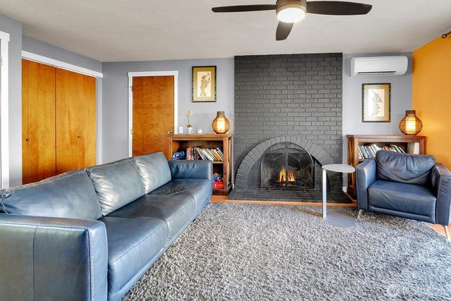 6105 139th Place SW, Edmonds, WA 98026