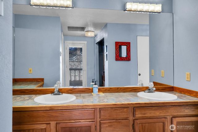 6105 139th Place SW, Edmonds, WA 98026