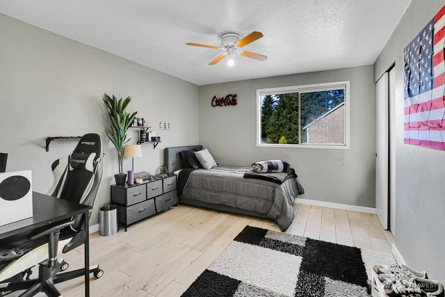 6105 139th Place SW, Edmonds, WA 98026